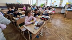 Как се получава еднократната помощ за първокласник или осмокласник? 