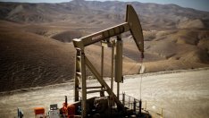 Цените на петрола се повишават заради удареното от Харви производство в САЩ 