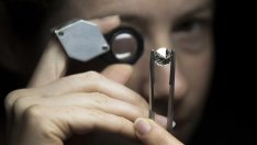 De Beers намали цените на диамантите си