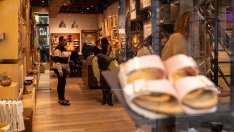 Birkenstock&nbsp;повиши прогнозата си за приходи и печалба заради директните продажби