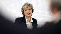 Речта на Мей изстреля паунда*