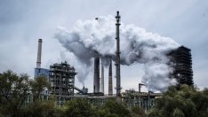 ЕС затяга пазара на въглеродни квоти