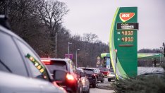 Акциите на OTP Bank и Mol повлякоха надолу борсата в Будапеща