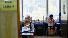 България все още губи в битката за достъпа до пандемичната помощ на ЕС