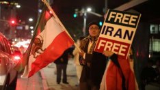 Има ли риск протестите в Иран да върнат на власт хардлайнерите?