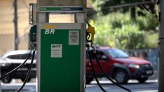 Петролът поевтинява, докато опасенията за щетите от ураганa „Берил“ намаляват*