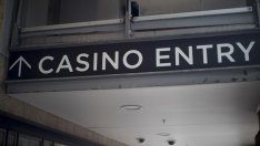 Китай стои настрана от хазартния Путин