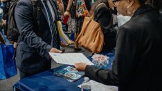 Заявленията за помощи при безработица в САЩ стигнаха едно от най-ниските нива за годината