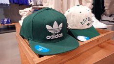 Adidas обмисля да продаде продуктите си Yeezy за благотворителност