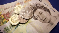 Паундът се насочва към най-дългата си губеща серия спрямо еврото от август