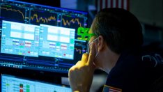 Опасенията за война сринаха Dow с над 500 пункта