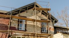 Активността в жилищното строителство във Великобритания почти стагнира през май