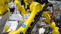 Роботи поемат все повече работа в натоварените заводи в САЩ