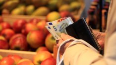 КЗК ще проучва търговските практики на доставчиците към малките хранителни магазини