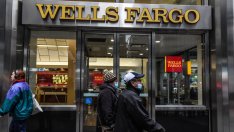 Печалбата на Wells Fargo пада наполовина заради по-високи разходи