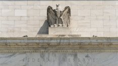 Фед: Банките, които скачат в криптосектора, трябва първо да си напишат домашното