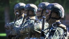 Франция кара Европа да помпа мускули преди срещата на НАТО