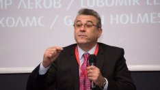 Бисер Манолов: Влизането в еврозоната е като "пълно каско" за финансовата ни система