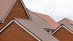 Британците купуват първо жилище заедно, за да се изкачат по жилищната стълбица