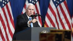 Консервативният жокер на Тръмп - Майк Пенс 