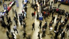 Молбите за помощи за безработни в САЩ се понижават до около 40-годишно дъно