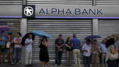 Спечелиха ли гърците от спасението на гръцките банки?