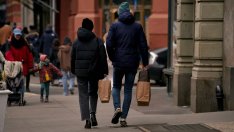 Потребителските настроения в САЩ растат до най-високото си ниво от 2021 г. насам