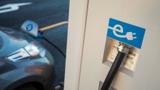 Никой не отрича успехите на електромобилите за ограничаването на петрола