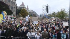 Хиляди унгарци протестираха срещу Орбан заради ширещата се инфлация