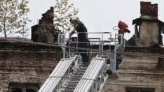 Пожар в царските конюшни в София унищожи 1500 кв. м покрив