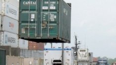 Търговският излишък на ЕС се свива до 0,2 млрд. евро през април