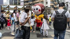 Активността в сектора на услугите в Китай нараства повече от очакваното