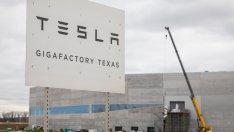 Tesla ще вложи над 700 млн. долара в разширяване на гигафабриката в Тексас