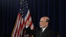 Бен Бернанке не се страхува от дефлацията. А би трябвало