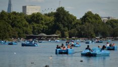 Слабият паунд привлича туристи във Великобритания