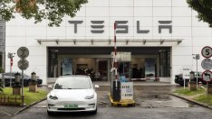 Tesla губи инерция при продажбите в Китай, докато BYD трупа преднина