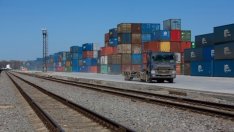 Търговският дефицит на България се сви с 33% в края на ноември