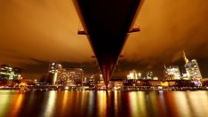 Едно банково сливане с препятствия