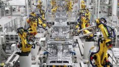 Пазарът на автомобили в Китай се срива със 79% до рекордно дъно през февруари