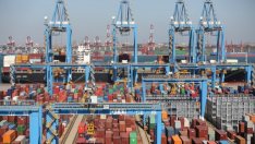 Търговският дефицит на САЩ удари 10-годишен връх