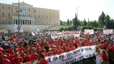 Мицотакис разгневи държавните служители с планирани промени в трудовия закон