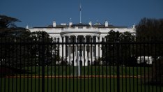 Байдън води с минимална преднина пред Тръмп, според проучване