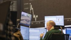 Новият щам на коронавируса отново оцвети в червено европейските индекси