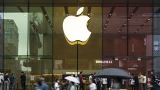 Цената на акциите на Apple удари 7-седмично дъно