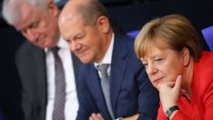 Ранена, но на крака: Меркел отново оцеля