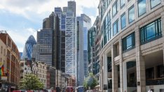 Компаниите в Лондон наемат по-големи офиси и компенсират Covid съкращенията