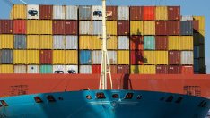 Maersk повиши годишната си прогноза заради силното търсене извън САЩ
