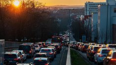 Броят на автомобилите на човек от населението в ЕС е останал стабилен през 2023 г.