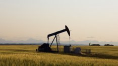 Петролът се доближава до 40 долара за барел