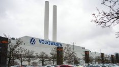 Volkswagen: Губим шестцифрен брой автомобили от производството заради чиповете